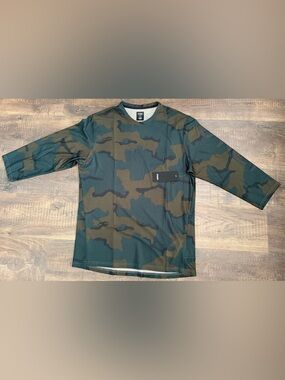 Oakley Men’s Camo 1/4 performance Top
